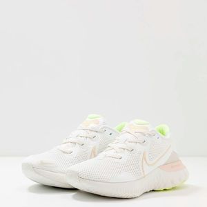 NWT Nike RENEW RUN summit white/guava ice/bone